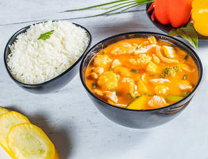 Thai Chicken Red Curry With Steam Rice