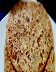Aloo Parantha (chatney +pickle)