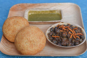 Chole Kachori (2 Pcs)