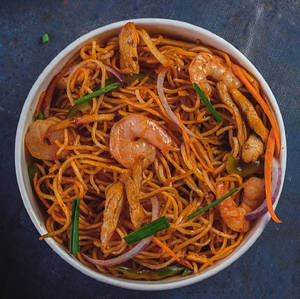 Schezwan Hakka Noodles Non-veg