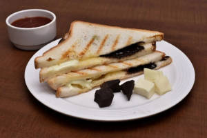 Dark And White Chocolate Cheese Sandwich