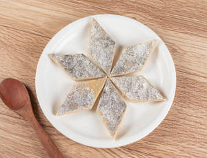 Kaju Barfi (2 Pcs)