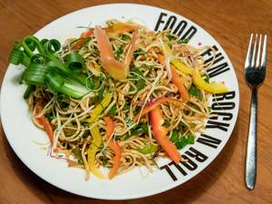 Hakka Noodles (475 Gm)