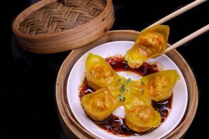 Chengdu Chicken Wontons With Dried Chilli Sauce
