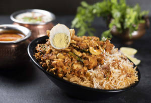 Aroma's Special Chicken Biryani (boneless)