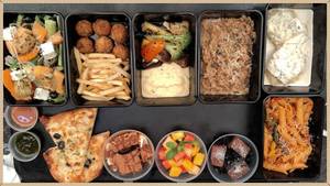Feast in a Box with PIZZAS & PASTAS - VEG (Serves 2-3)