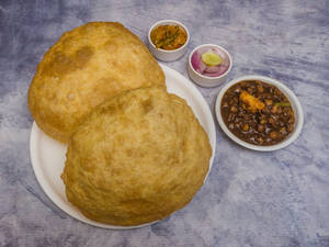 Chana Bhatura (2 Pcs)