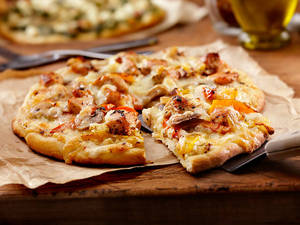 Cheese Loaded Chicken Pizza