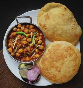 Chola Bhatura