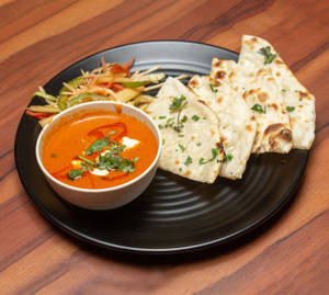 Cheese Naan With Gravy 