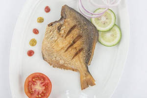 "jumbo Pomfret Fry (with Birista) "