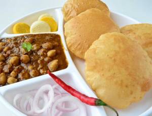 Chola Bhatura With Salad