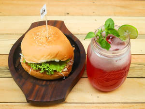 Combo (Regular Chicken Burger + Fruit Lime)