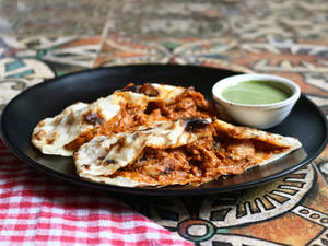 Chicken Bhuna Masala Naan Slider