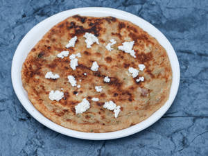 Without onion Paneer Paratha (2 Pcs) with Pickle & Butter