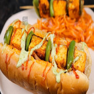 Paneer Peri Pei Hot Dog