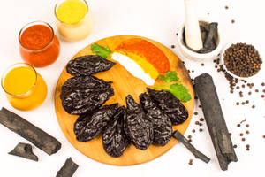 Charcoal Cheese Momos (8 Pcs)