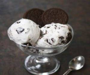 Vanila Ice Cream With Oreo Bisccuit 150ml