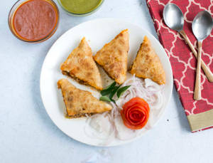 Chicken Beda Roti With Cheese                                                                