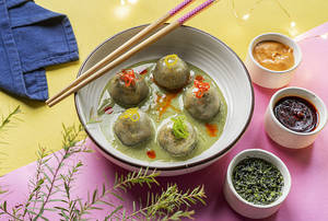 Green Curry Veg Dimsums (6 Pieces )