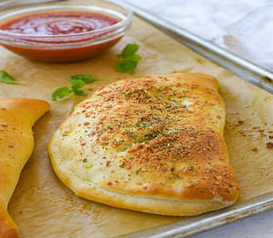 Club Paneer Mushroom Calzone Pocket