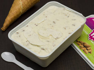Roasted Almond Ice Cream