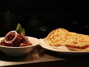 3 Kerala Parota With Chicken Ularthiyathu