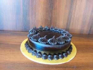 Chocolate Overload Cake (Eggless)