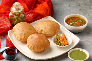 Bedmi Poori Aloo [3 Pieces]
