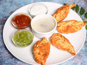 Chicken Fried Momos [4pieces] With Soup