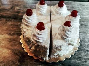 White Forest Pastry (1 Pc)
