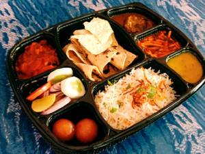 Veg Thali (Sweet + Dal Fry + 1 Paneer Sabji + 1 Veg Sabji + 4 Fulke + Rice + Salad + Papad + Pickle)