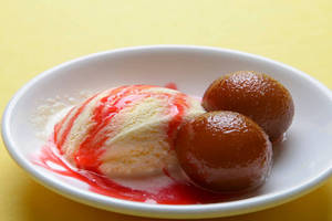 Gulab Jamun With Icecream