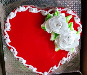 Eggless Strawberry Heart Cake (500 grams)