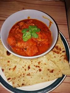 Chicken Curry (gravy) With 4 Phulkas