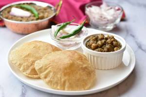 Chole Bhatoora