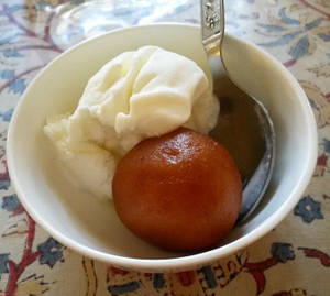 Gulab Jamun with Vanila Ice Cream