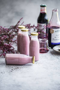 Black Current Shake In Bottle 300Ml