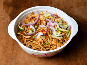 Egg Chicken Chow Mein