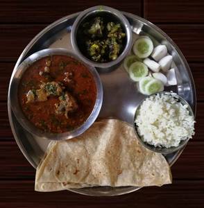 Special Chicken Thali (6 Pcs) + 1 Bhakri + 2 Chapatis + Rice  + Udid Roasted Papad