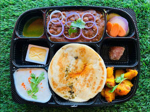 Chole Kulcha Combo (baked Kulchas)