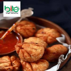 Hot & Crispy Paneer Momos [8 Pcs] [Serves 1-2]