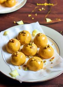 Besan Laddu