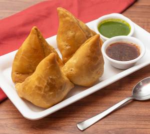 Aloo Samosa with Chatni