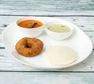Idly (1 Pc) And Vada (1 Pc)