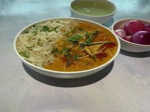 Soya Chaap Curry + Jeera Pulao Bowl + Bombay Banta Masala Drink 250ml