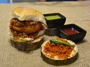Masala Vadapav ( Serves 1 )