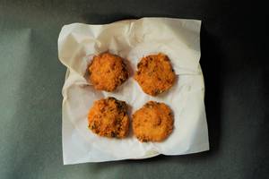 Dal Vada (3 Pcs) Served Coconut Chutney and Sambar