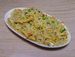 Hakka Chicken Noodles