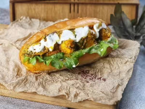 Paneer Tikka Hot Dog